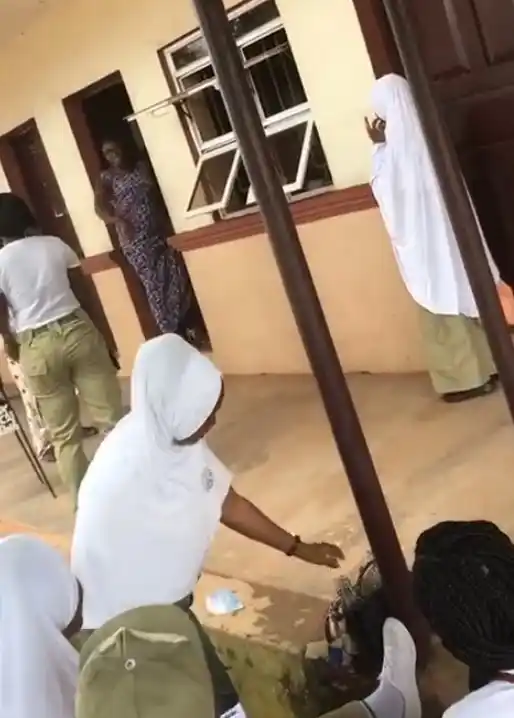 Female Corps Member Chased Out of NYSC Secretariat Over her Dressing